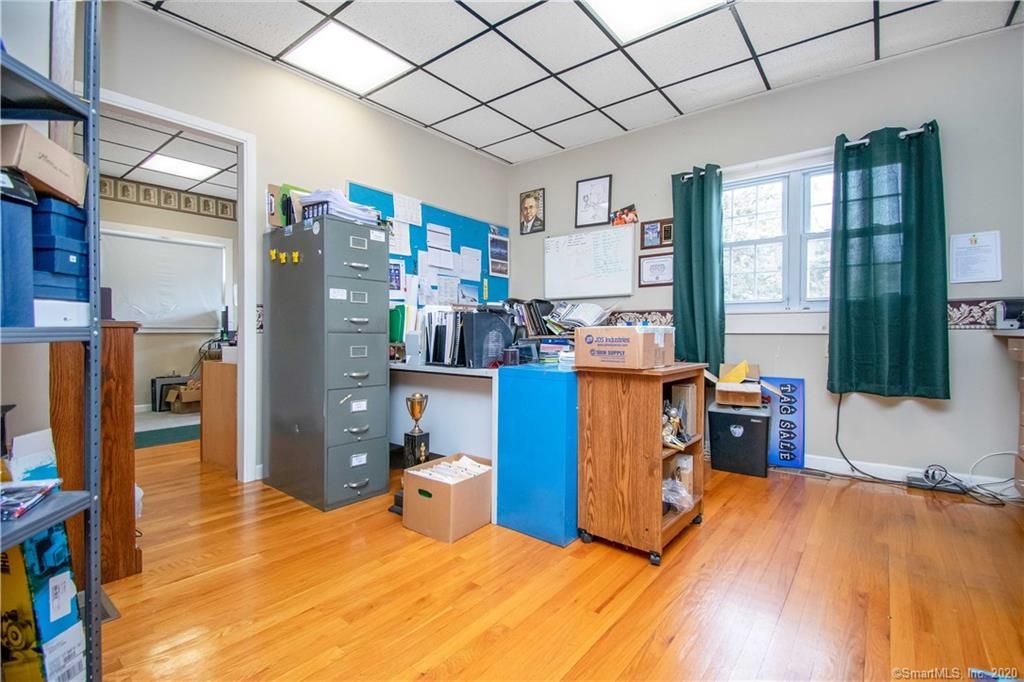 492 Enfield St, Enfield, CT 06082
